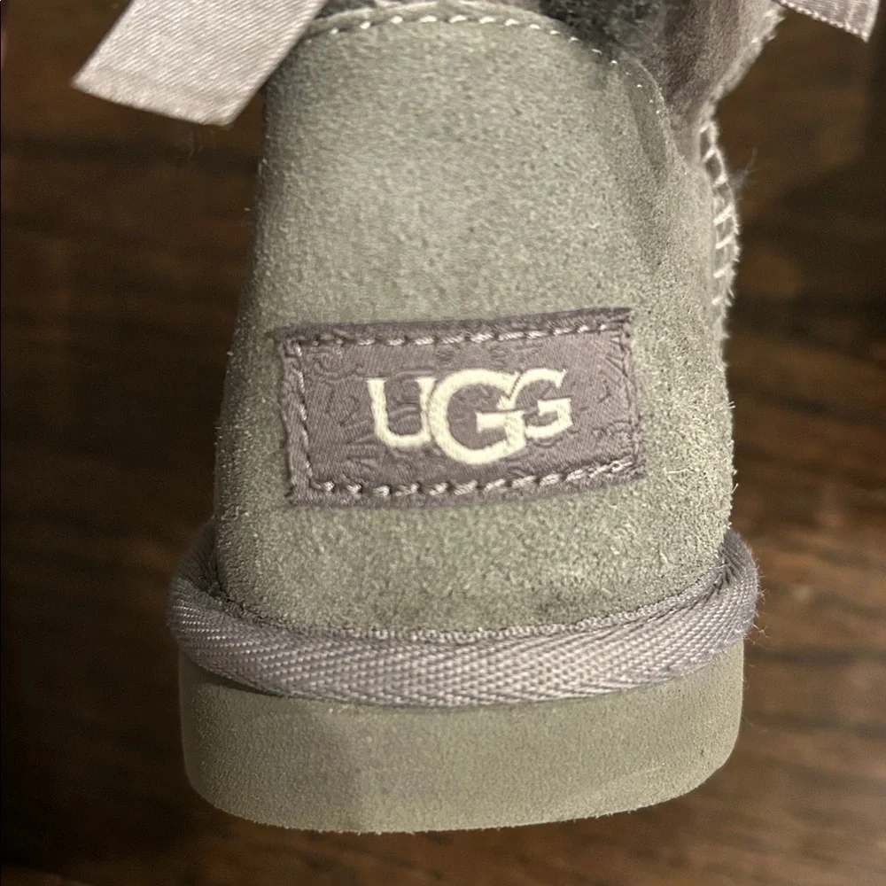 UGG Kids Gray Fur-Lined Winter Boots With Bows Size 3